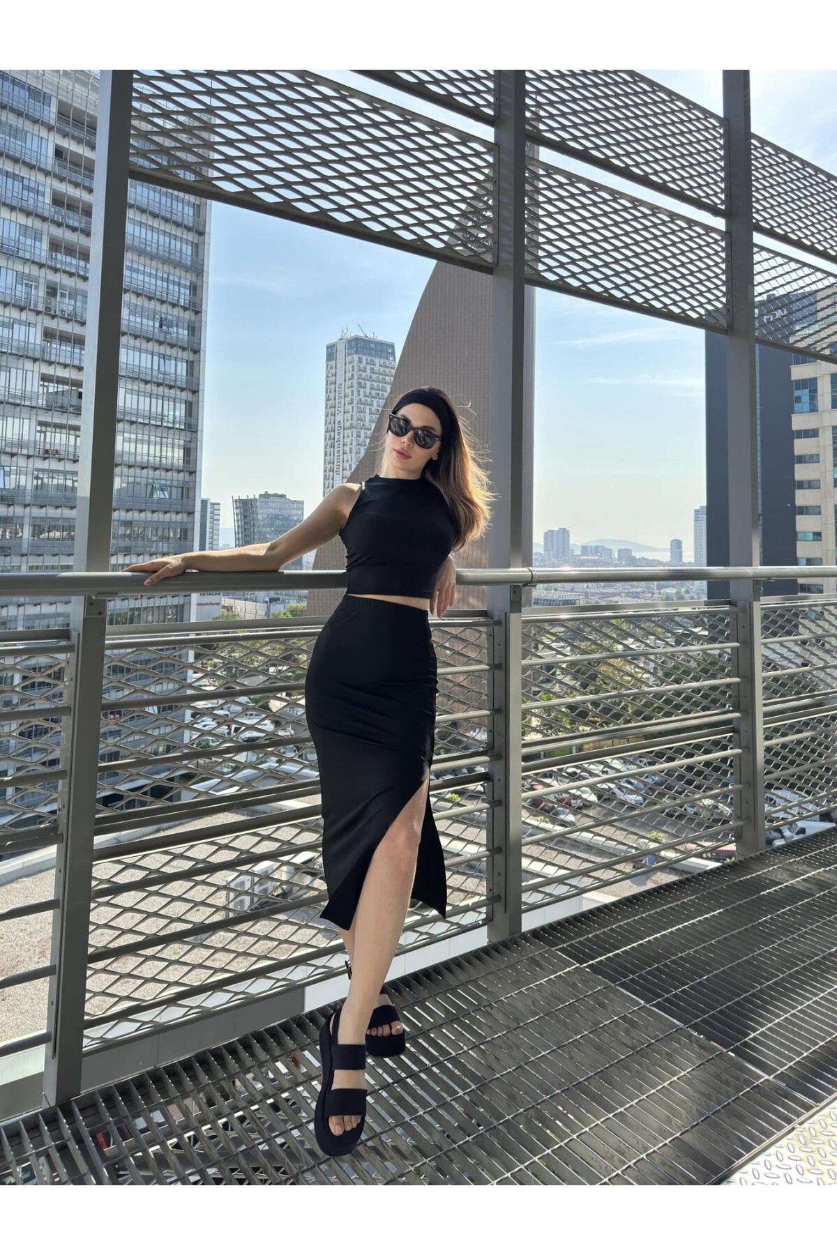 Kadın Siyah Sandy Dalgıç Kumaş Alt Üst Yırtmaç Etek Crop Takım