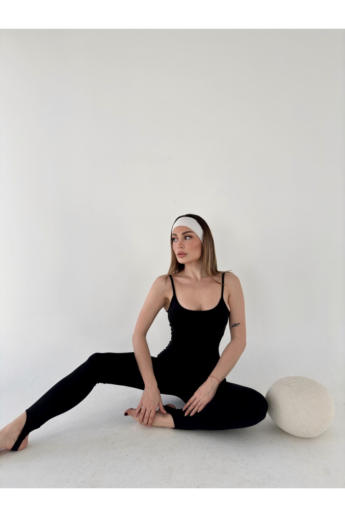 Kadın Siyah Yoga Pilates Spor Askılı Bilek Geçmeli Tulum