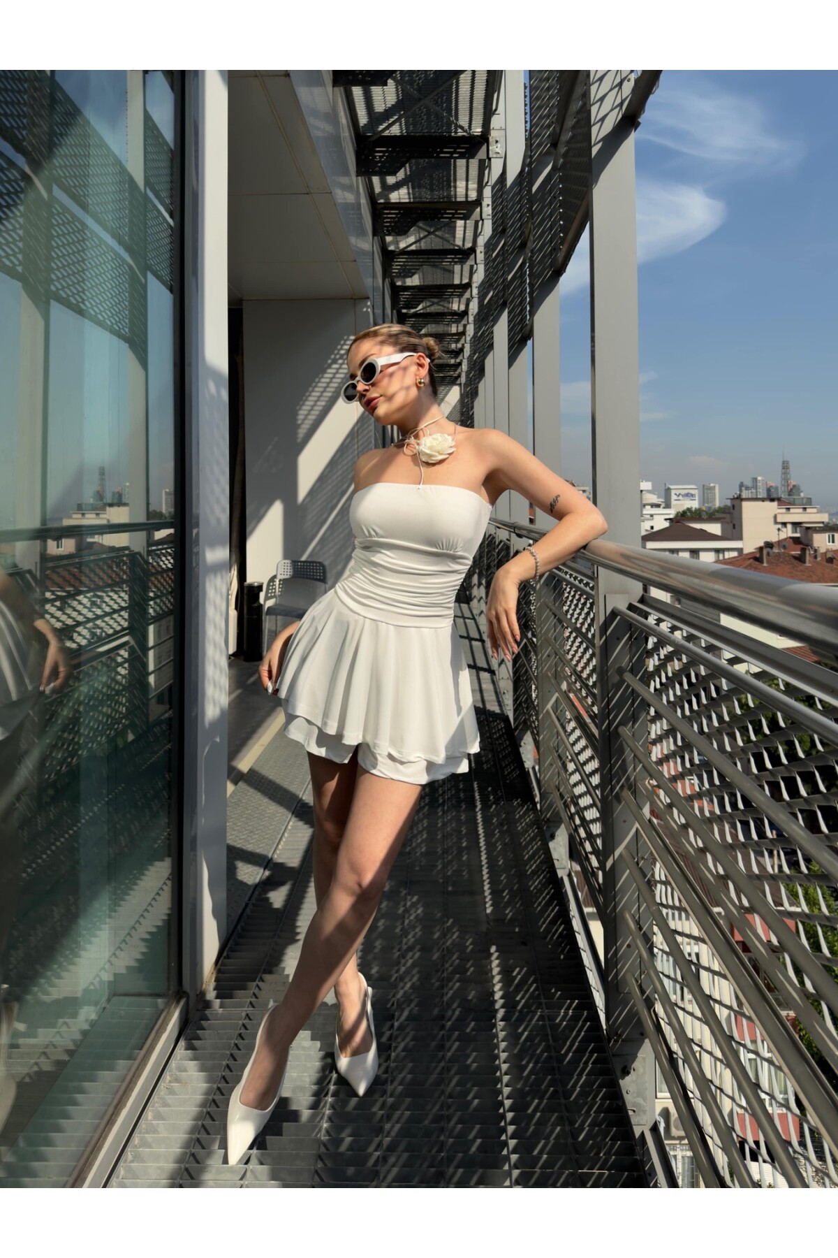 Kadın Straplez Sandy Kumaş Şortlu Beli Drapeli Mini Elbise