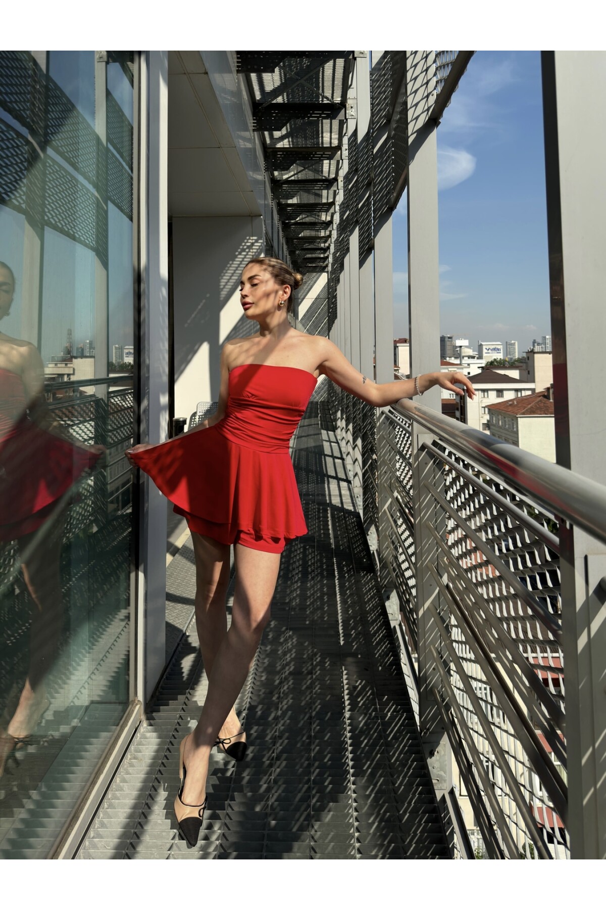 Kadın Straplez Sandy Kumaş Şortlu Beli Drapeli Mini Elbise