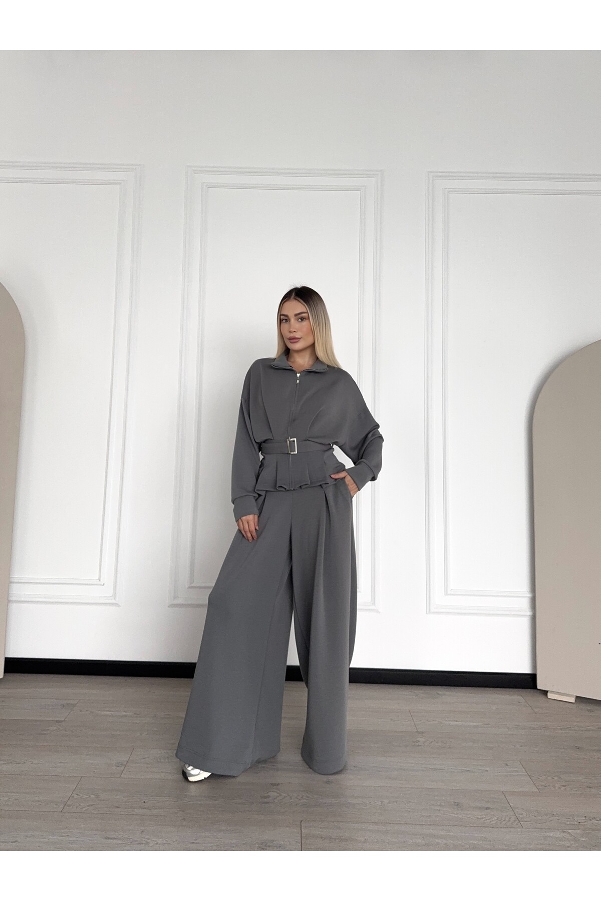 Oyhso Kumaş Marka Model Geniş Paça Kemer Detaylı Gri Takım