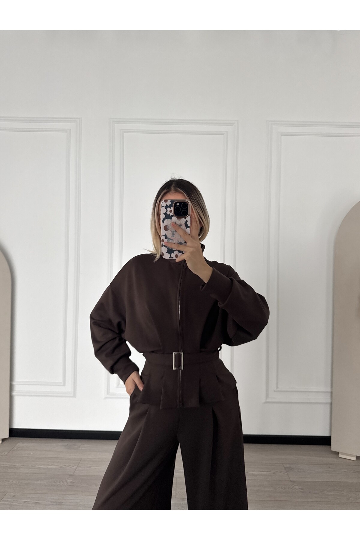 Oyhso Kumaş Marka Model Geniş Paça Kemer Detaylı Kahverengi Takım