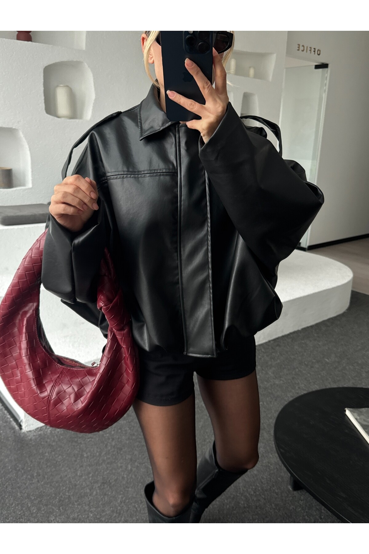 Siyah kısa deri ceket