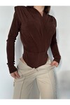 Kadın Kolları Vatkalı Çıtçıtlı Buzzy Kumaş Bluz  Kahverengi